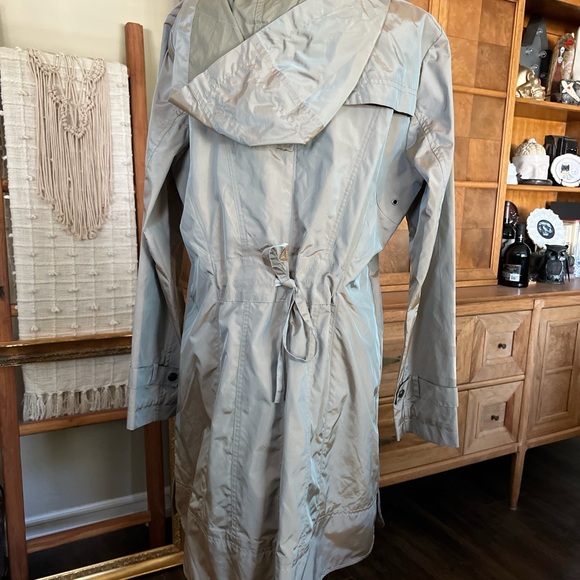 Cole Haan iridescent trench coat rain jacket - Picture 6 of 8
